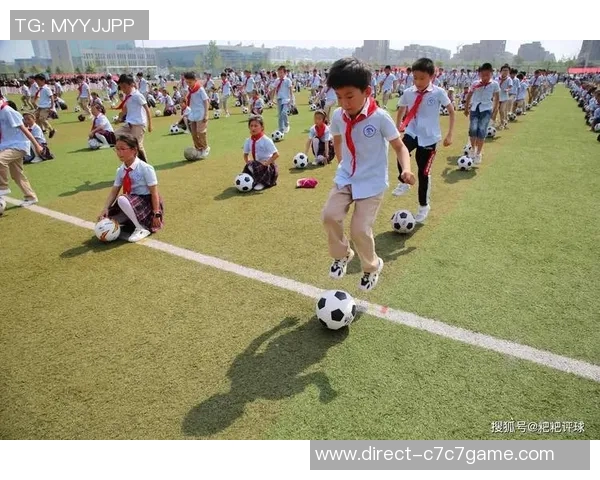 提升足球技能的全身锻炼足球操动作详解与训练指南