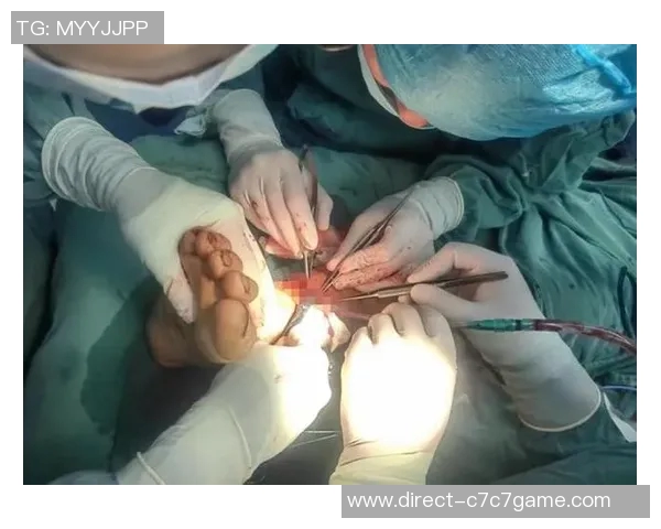 足球运动员因意外受伤导致断腿的悲惨经历与复健之路