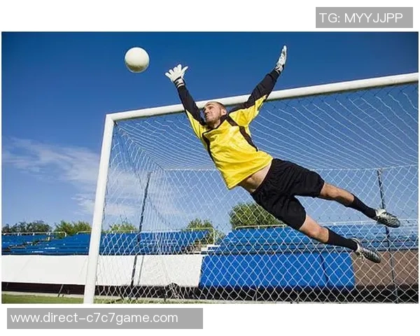 踢足球时为何需要戴手套探讨其对运动表现和保护的影响